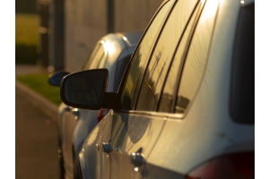 Parkowanie równoległe – zasady i prawidłowe wymiary