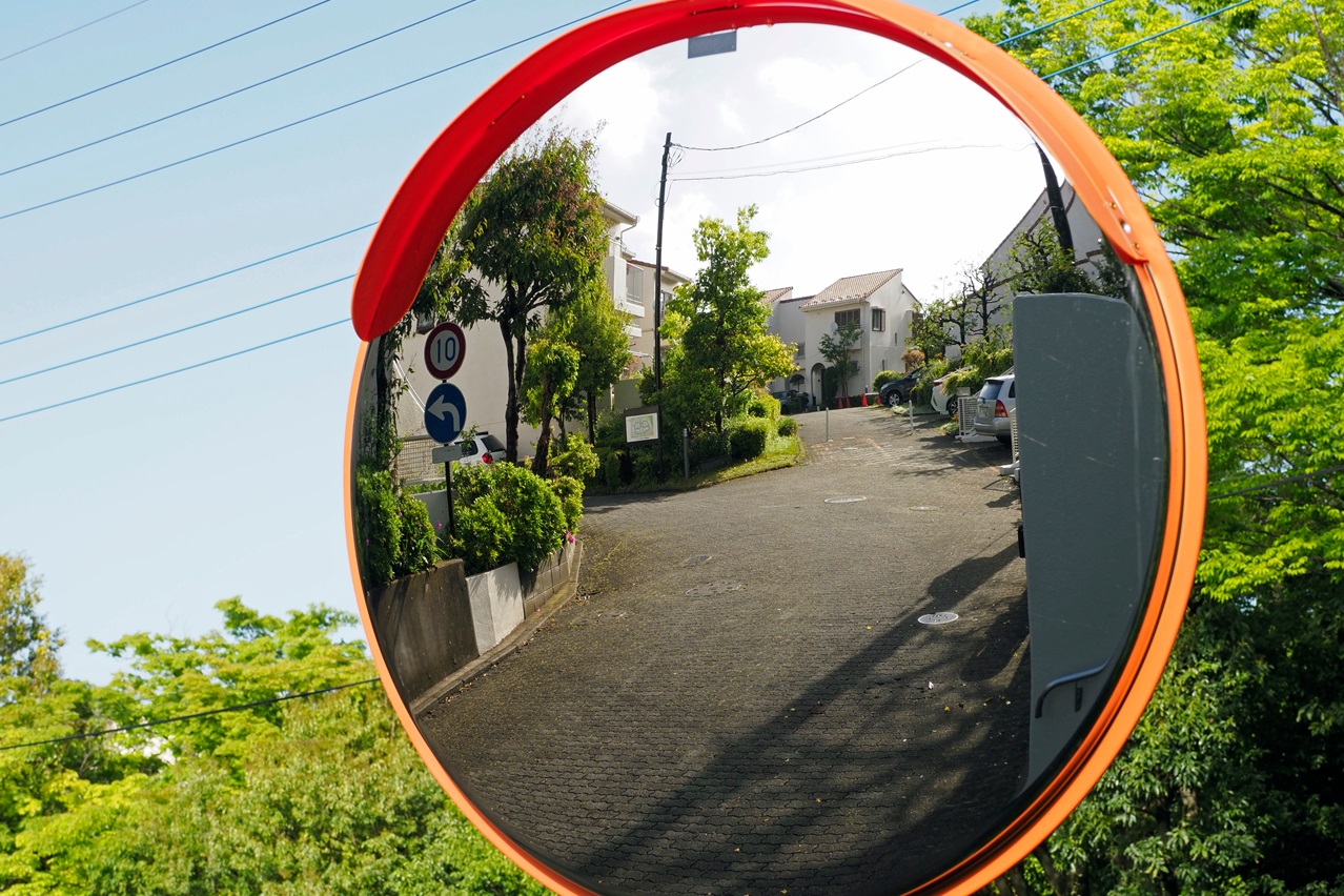 Rodzaje luster drogowych i ich zastosowanie