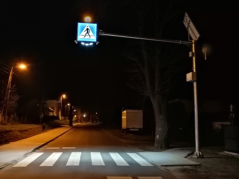 lampy doświetlające przejścia dla pieszych poprawiające widoczność