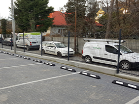 Separatory parkingowe mini chroniące ogrodzenie parkingu