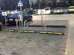 Ograniczniki parkingowe 1800 zabezpieczające miejsca dla niepełnosprawnych