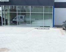 separator zamontowany celem ochrony okna