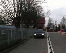 sparatory ruchu drogowego zamontowane celem rozdzielenia pasów