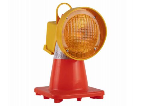 Pachołek drogowy z lampą ostrzegawczą