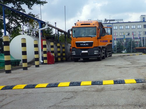 Progi zwalniające wytrzymujące duże obciążenie